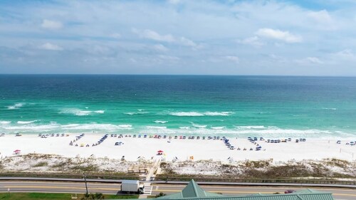 New Owner, New Look! Maravilla 3203 - 2 bed/2 Bath with Beach Service for 4!