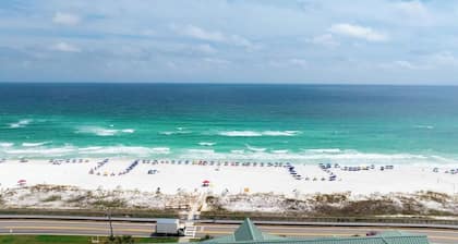 New Owner, New Look! Maravilla 3203 - 2 bed/2 Bath with Beach Service for 4!