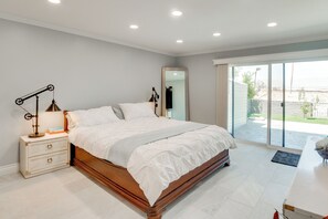 3 bedrooms, iron/ironing board, Internet, bed sheets - Mtn Views & Outdoor Space: Palm Springs Retreat! (Palm Springs)