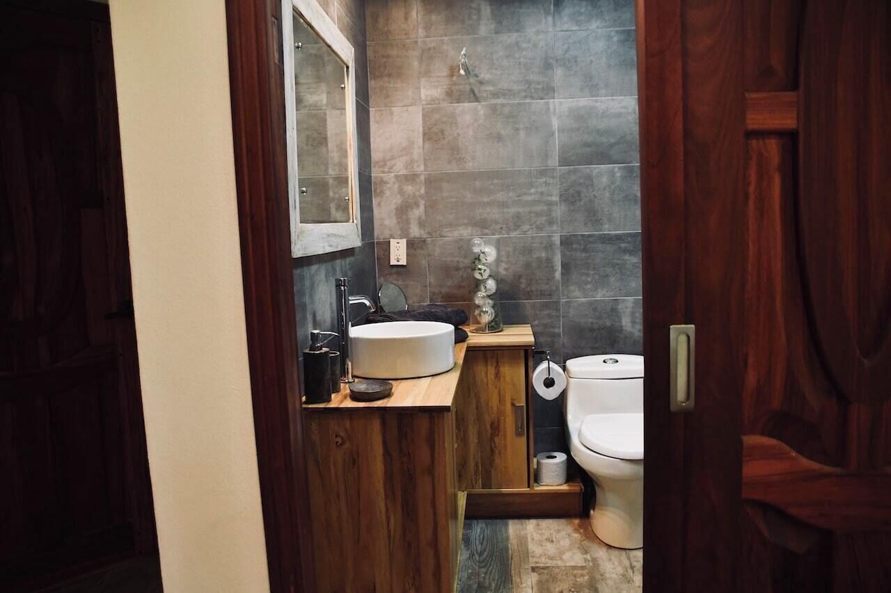 تجهيزات دش، مجففات شعر، مناشف، صابون