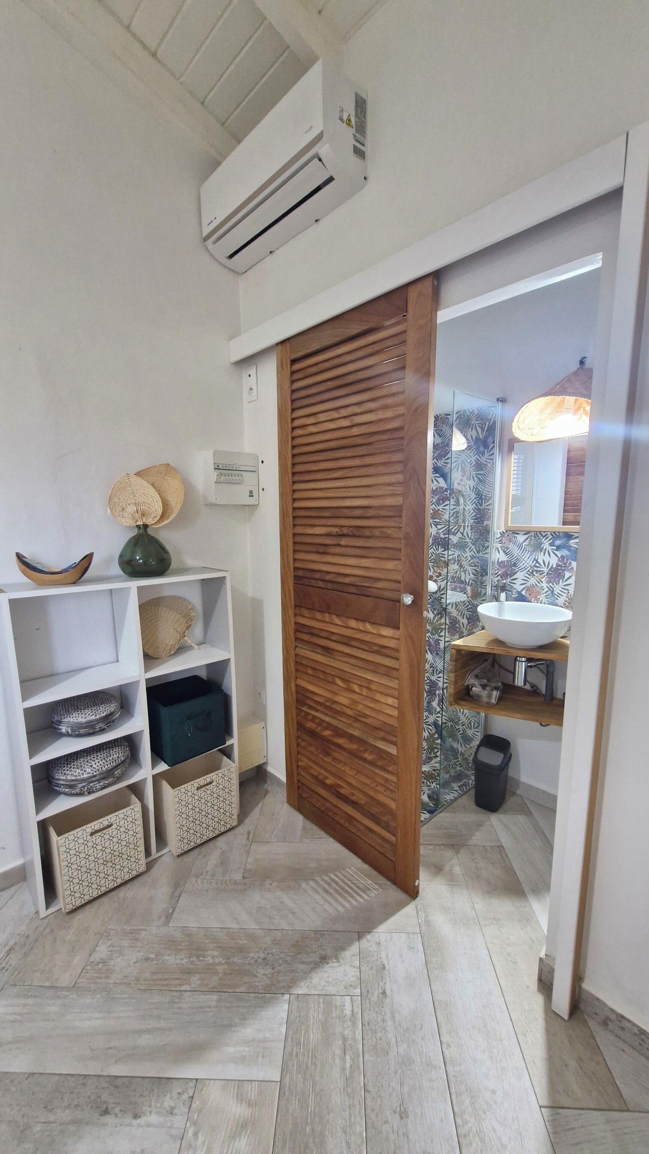 Asciugacapelli, asciugamani, sapone, carta igienica