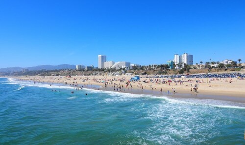 Spacious 3BR & 2BA Apartment 5 Mins to LACMA & Academy Museum of Motion Pictures