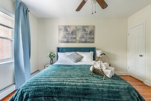 3 bedrooms, iron/ironing board, internet, bed sheets