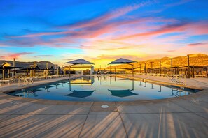 A heated pool - 1626, Private Swim Spa, Hot tub, Resort access (Washington)