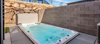1626| Private Swim Spa, Hot tub, Resort access