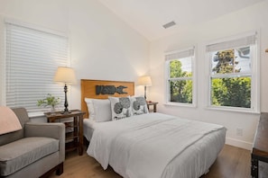 3 bedrooms, desk, iron/ironing board, free WiFi