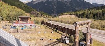 Kendal Room Cozy Mountain Lodge Retreat