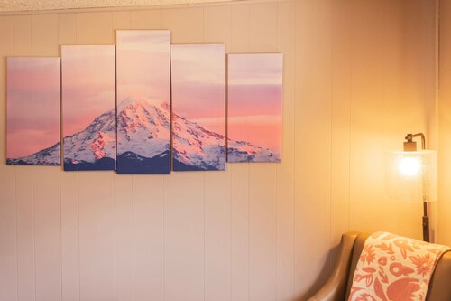 Kendal Room Cozy Mountain Lodge Retreat