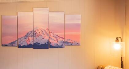 Kendal Room Cozy Mountain Lodge Retreat