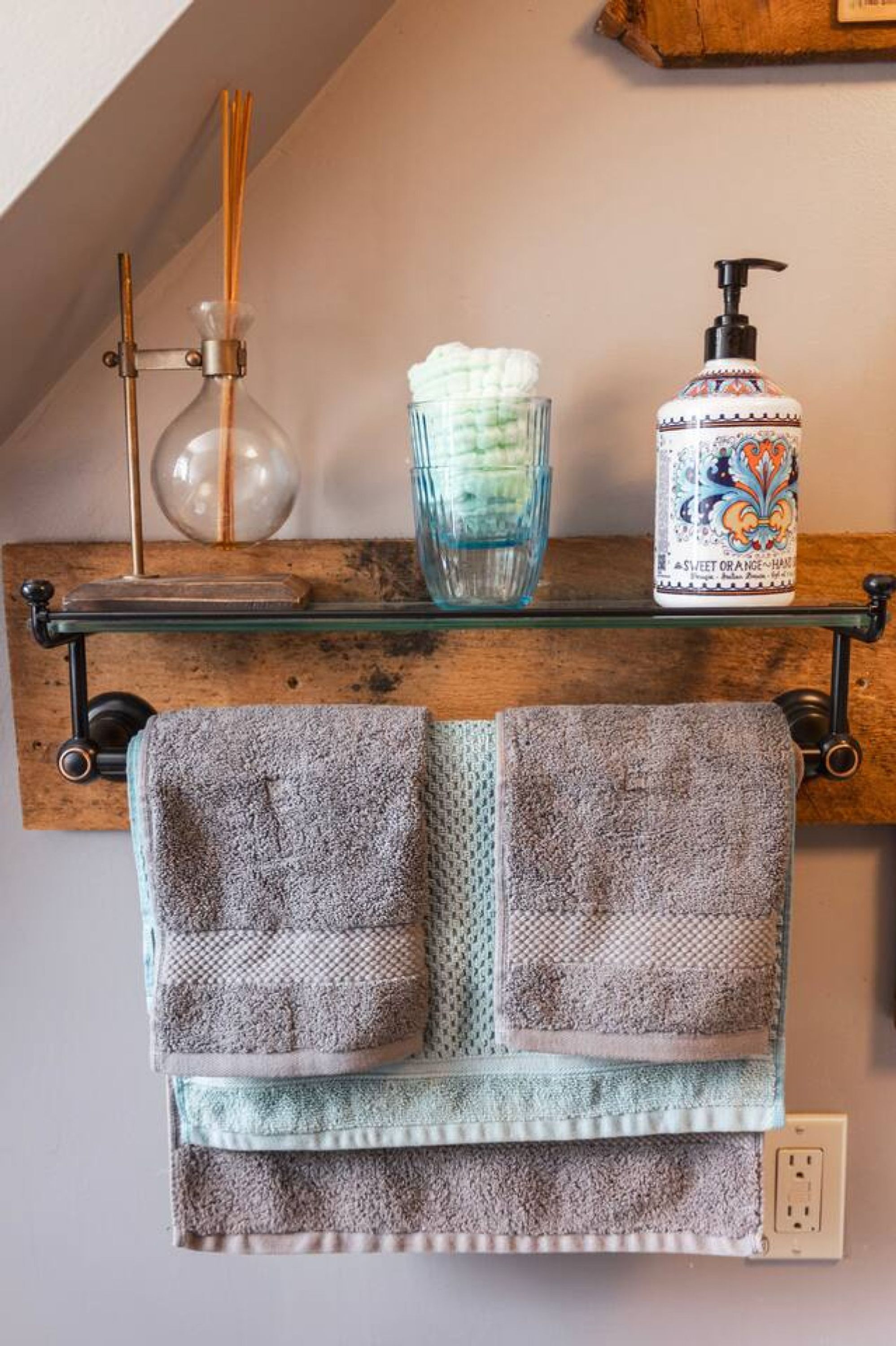 Studio | Bathroom | Shower, rainfall showerhead