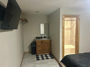4 bedrooms, WiFi, bed sheets