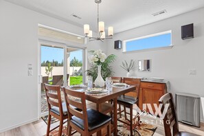 Dining - Executive Retreat in Hayden with Hot Tub 31+ Day (Hayden)