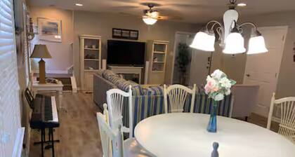 beautiful condo only 1.5 block to boardwalk