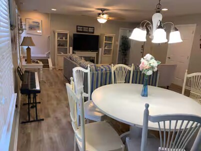 beautiful condo only 1.5 block to boardwalk