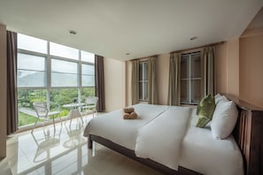 Iron/ironing board, Internet, bed sheets