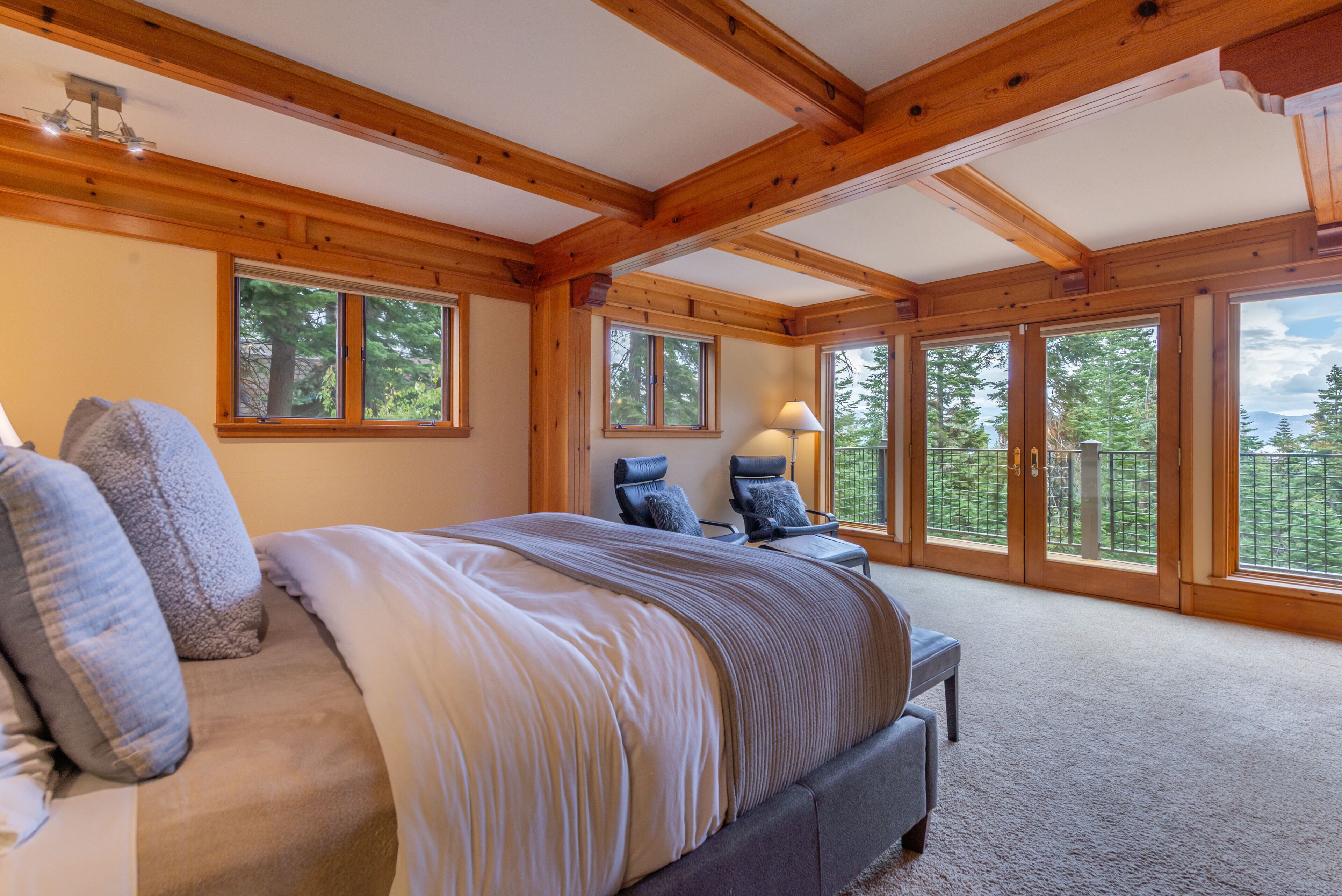 4 bedrooms, desk, free WiFi, bed sheets