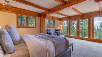 4 bedrooms, desk, free WiFi, bed sheets