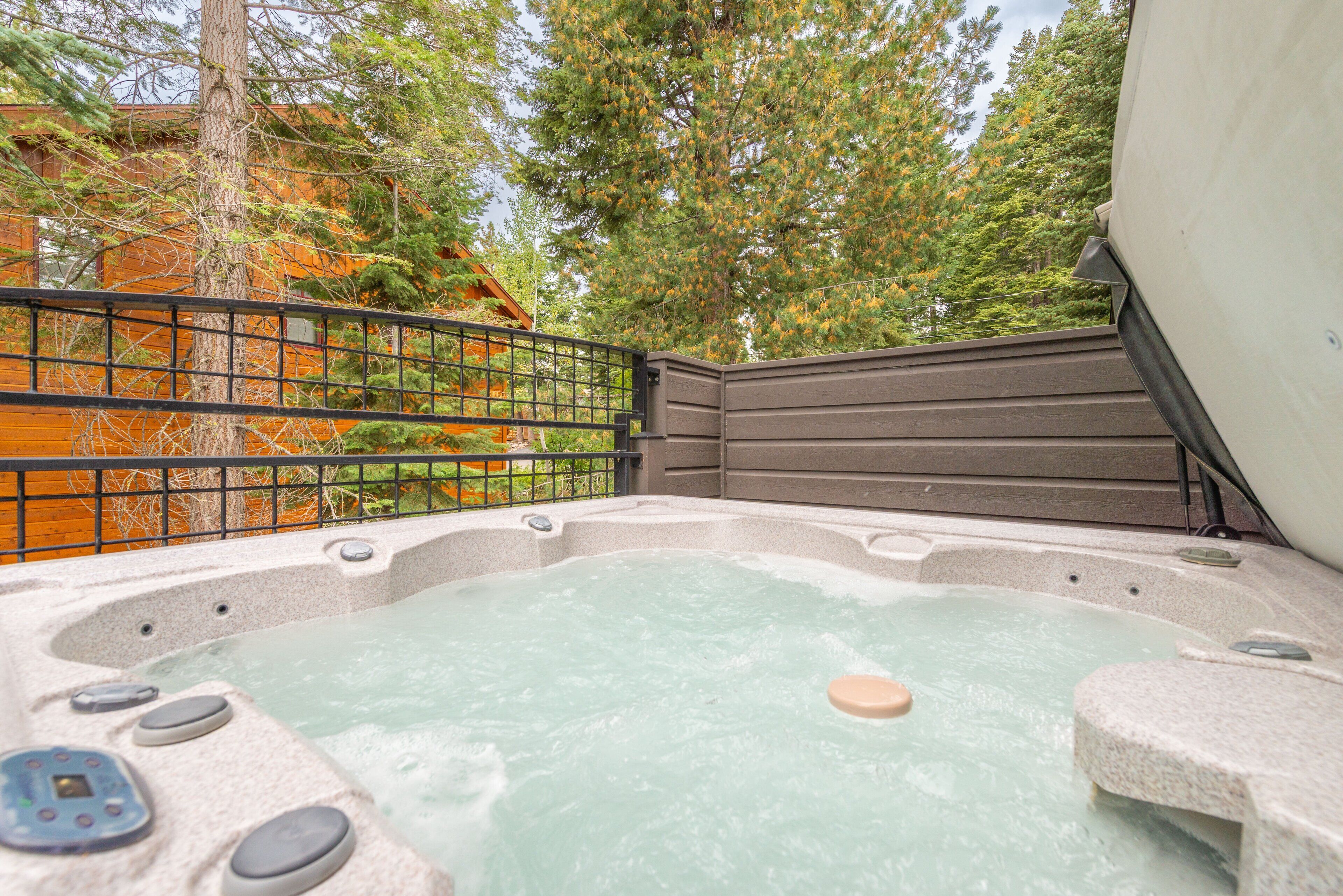 Tina de hidromasaje al aire libre