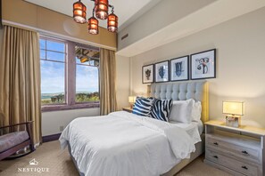 5 sovrum, skrivbord, strykjärn/strykbräda och resesäng