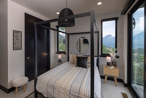 6 bedrooms, iron/ironing board, free WiFi, bed sheets