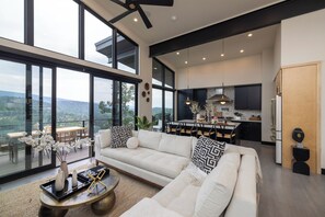 Televisio, takka, kirjoja