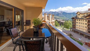 A balcony with a dining table, chairs, and a potted plant. - Experience comfort in this 2-bedroom condo at Purgatory Village, Durango. (Durango)