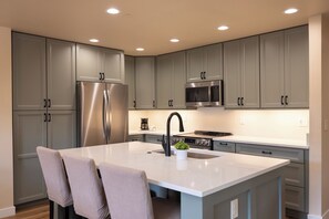 Fridge, microwave, oven, stovetop - Experience comfort in this 2-bedroom condo at Purgatory Village, Durango. (Durango)