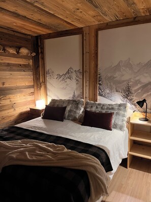 2 bedrooms, travel crib, free WiFi, bed sheets