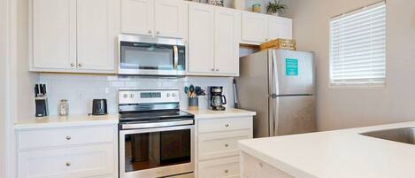 冰箱、微波炉、烤箱、洗碗机