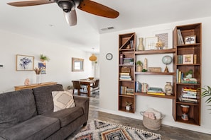 Smart TV - Starlight Ranch with Hot Tub, Fire Pit & BBQ (Joshua Tree)