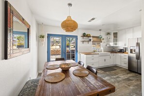 Dining - Starlight Ranch with Hot Tub, Fire Pit & BBQ (Joshua Tree)