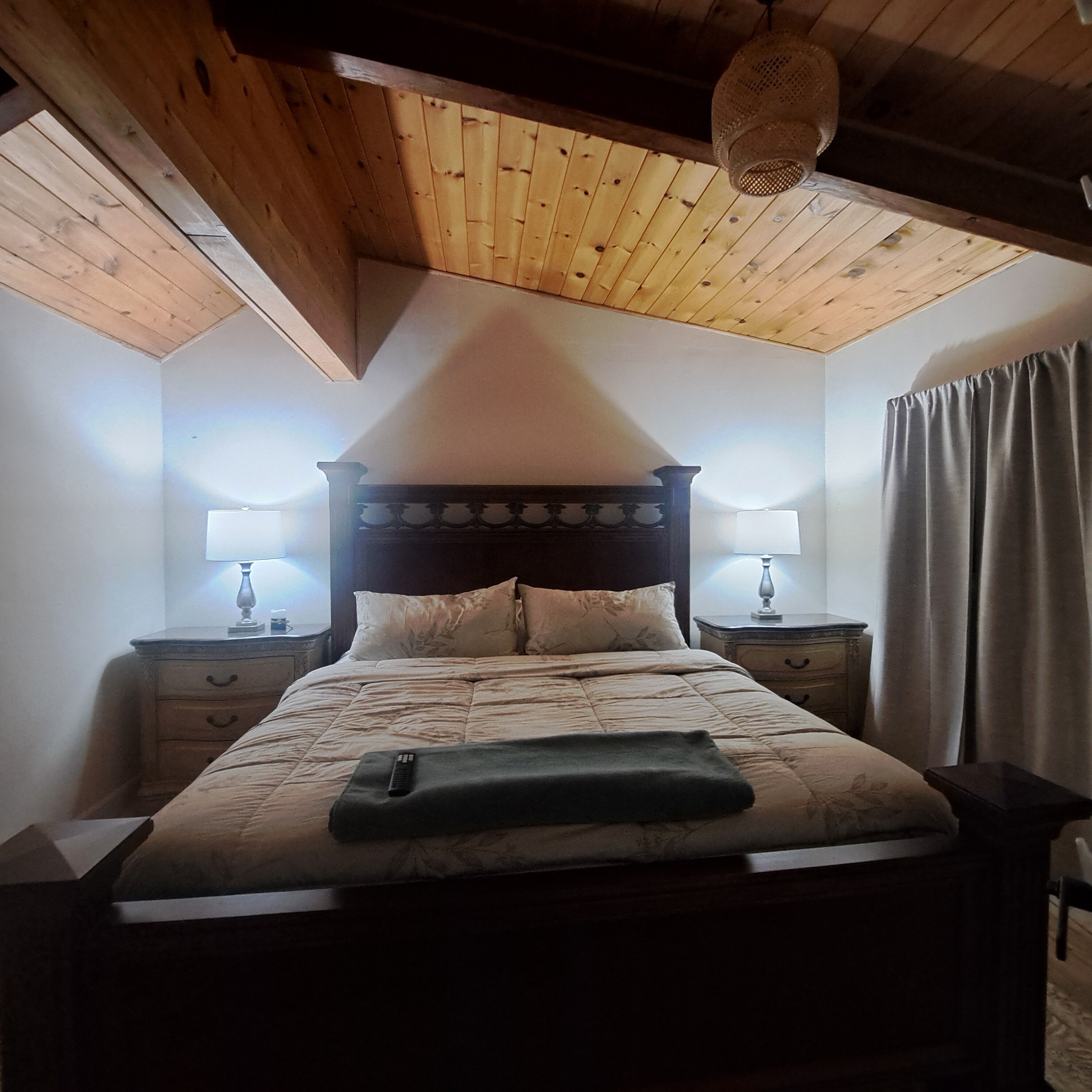 4 slaapkamers, een strijkplank/strijkijzer, wifi (toeslag), beddengoed