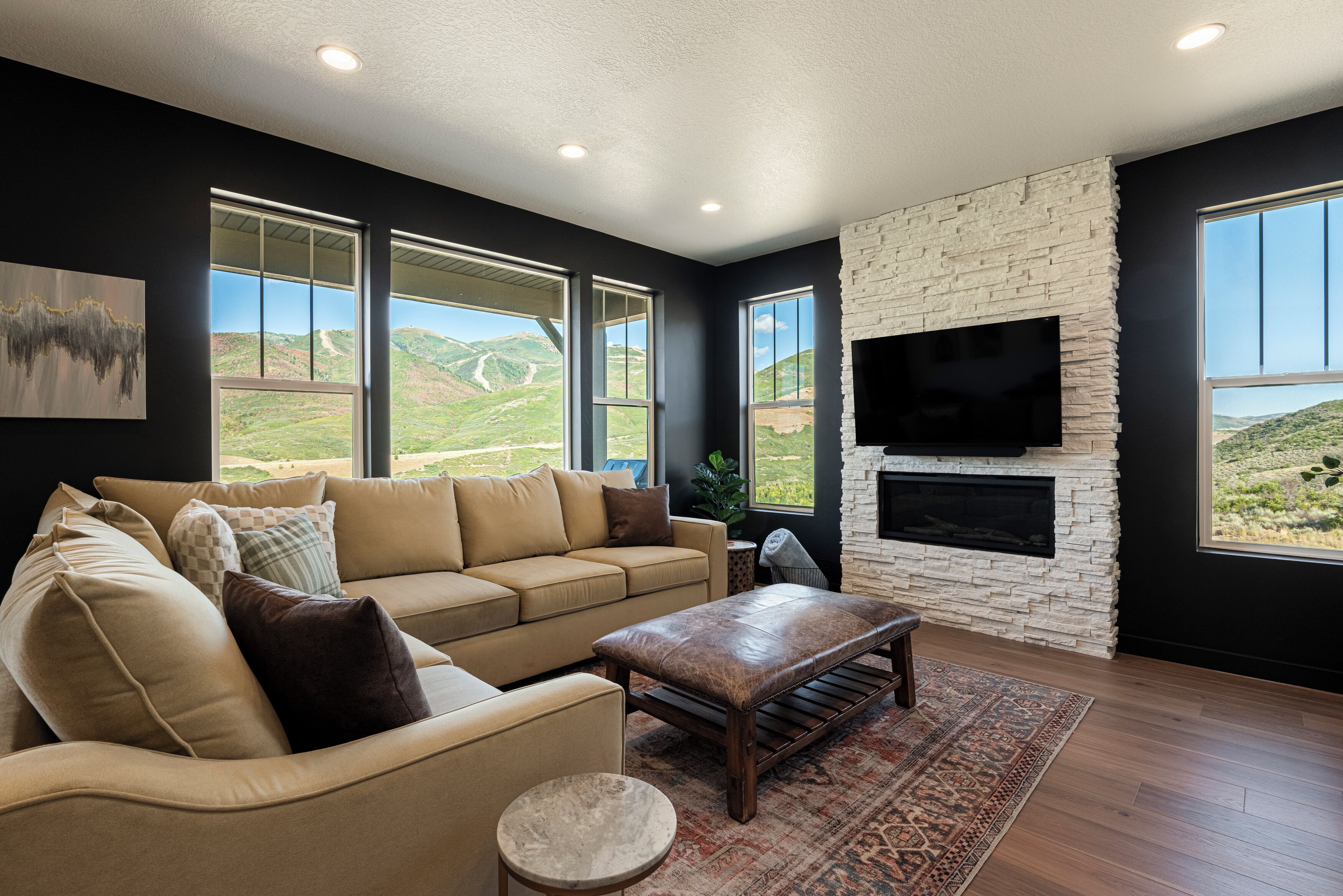Smart TV, fireplace