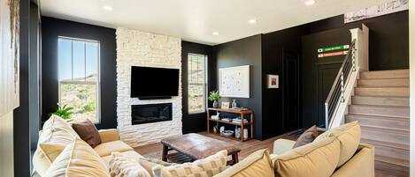 Smart TV, fireplace