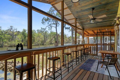 Peaceful Waterfront Escape on Withlacoochee • Private Dock, Old Florida Charm