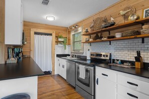 Fridge, microwave, oven, stovetop - Peaceful Waterfront Escape on Withlacoochee • Private Dock, Old Florida Charm (Yankeetown)