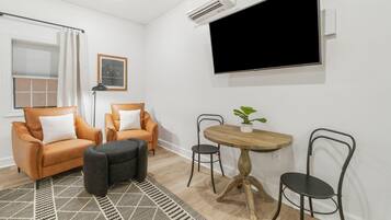 Studio, 1 King Bed (Village of SoWal B257) | Interior