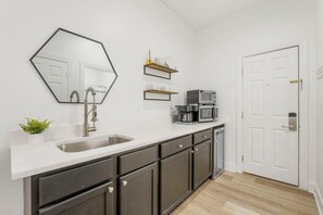 Studio, 1 King-Bett (Village of SoWal B257) | Eigene Küche