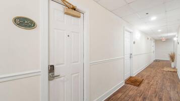 Studio, 1 King Bed (Village of SoWal B257) | Interior