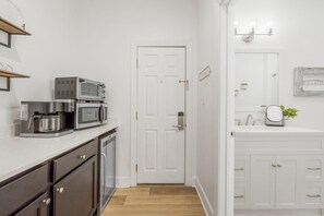 Studio, 1 King-Bett (Village of SoWal B257) | Eigene Küche