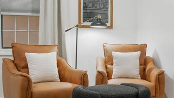 Studio, 1 King Bed (Village of SoWal B257) | Interior