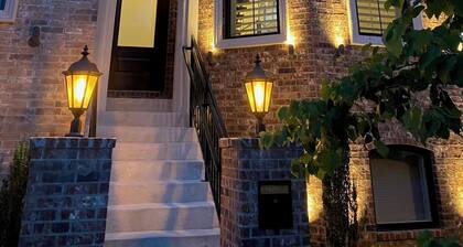 Uptown Brownstone - 1 Block off Downtown Square