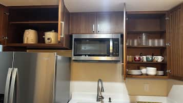 Micro-ondes, four, plaque de cuisson