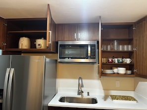 Microondas, horno, placa de cocina