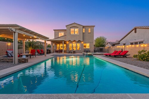 Mafia Heights! Stunning Backyard, 4 Beds, 3 Baths, Hot Tub/Deep & Large Pool