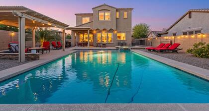 Mafia Heights! Stunning Backyard, 4 Beds, 3 Baths, Hot Tub/Deep & Large Pool