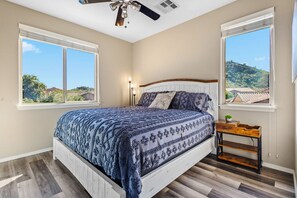 5 bedrooms, desk, iron/ironing board, WiFi