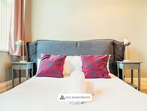 1 slaapkamer, een bureau, een strijkplank/strijkijzer, wifi