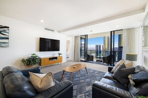 Smart TV, books, stereo