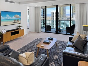 Smart TV, books, stereo